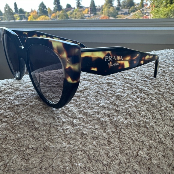 PRADA PR14WSF 970605 SUNGLASSES - Picture 9 of 10